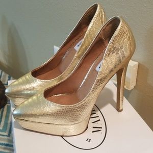 Steve Madden Artisit Gold Heels